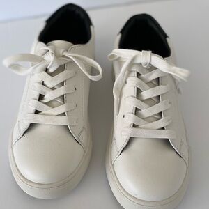 Sonoma boys Size2 boy med off-white sneakers